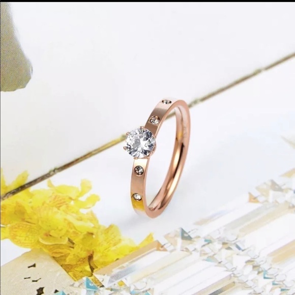 ✨💍Dainty Round Zirconia Rhinestone Engagement Ring 💍✨ - Picture 4 of 16